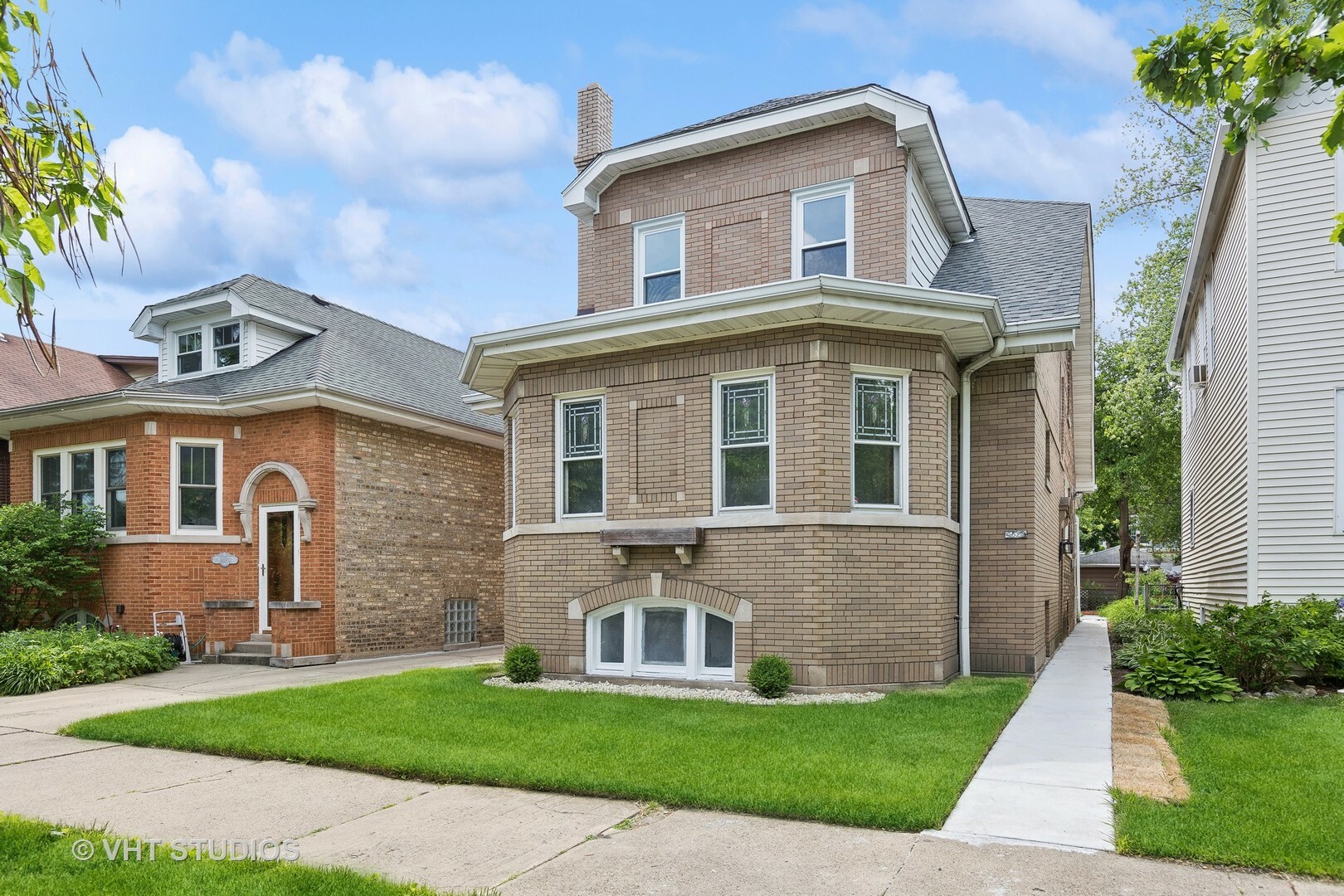 4624 N Kenton Avenue  Chicago IL 60630 photo