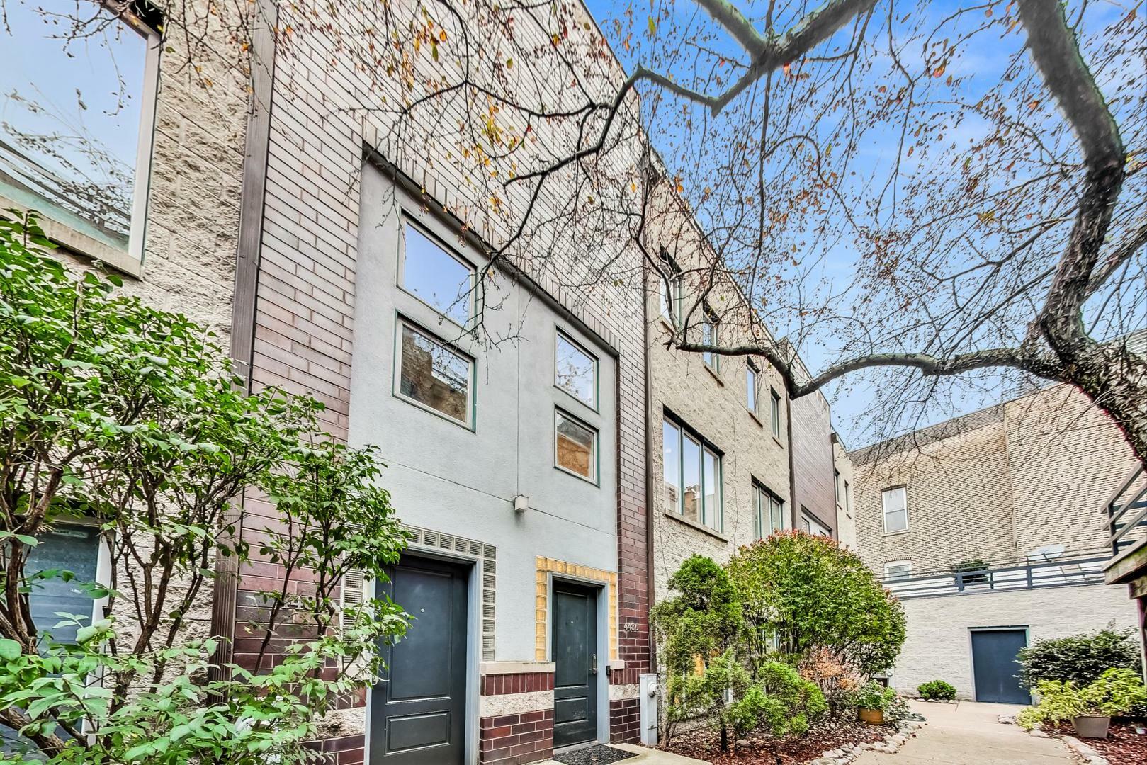 Property Photo:  448 N Carpenter Street J  IL 60642 