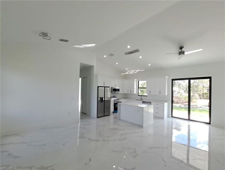Property Photo: 2915 28th St SW FL 33976