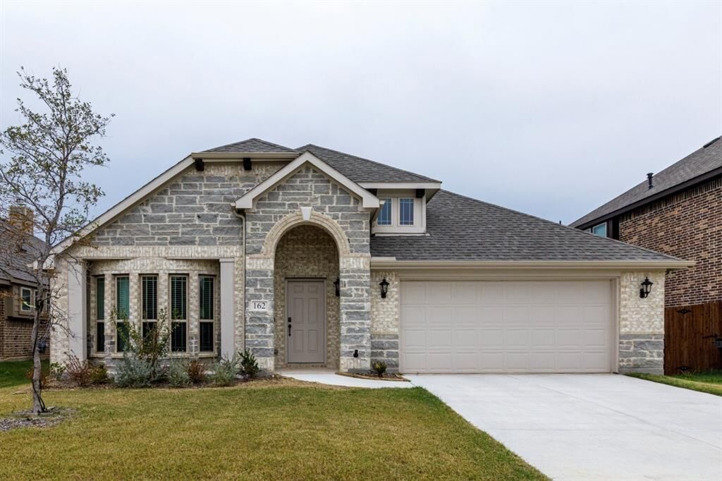 Property Photo:  162 Martinique Drive  TX 75146 