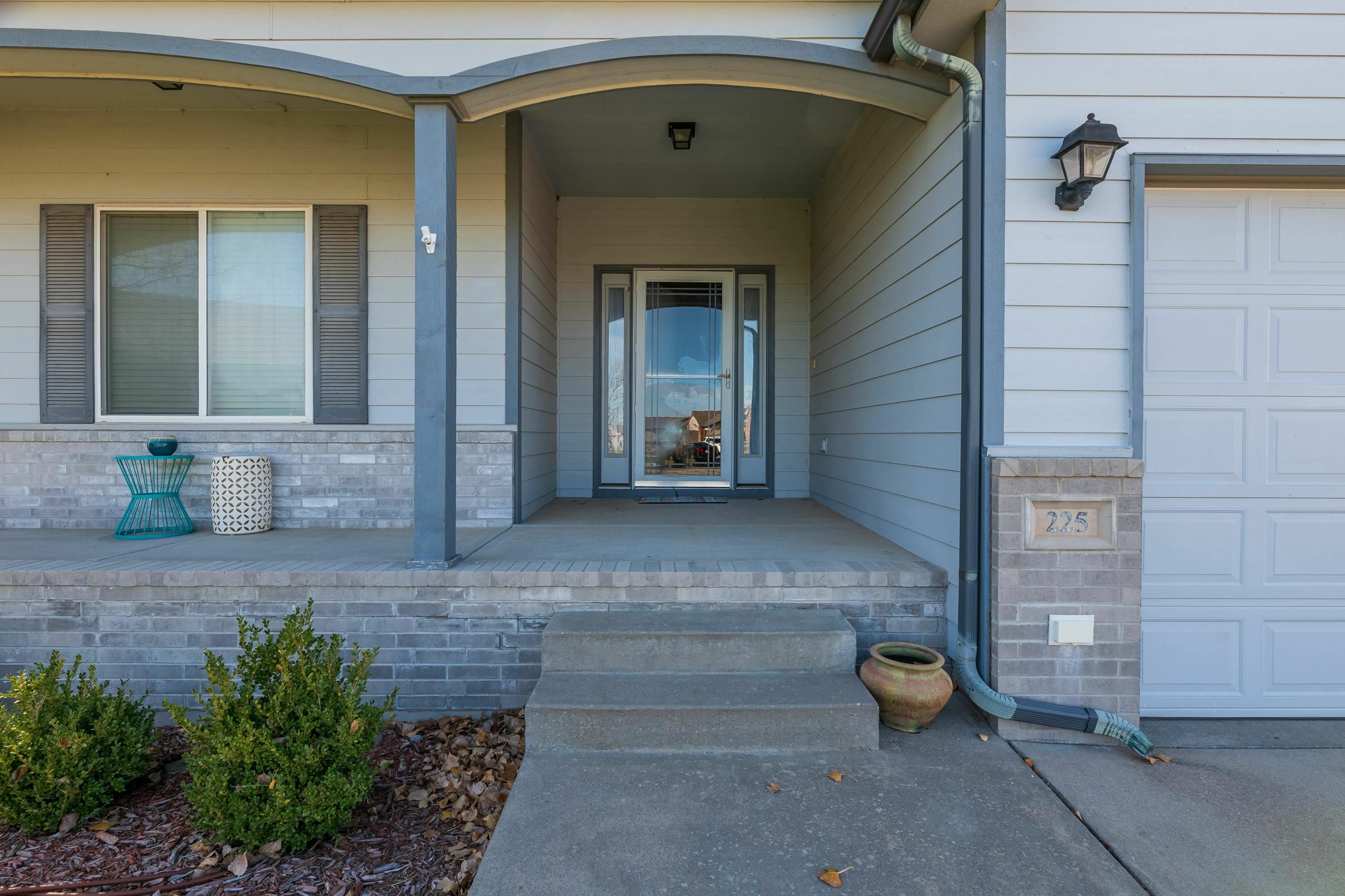 Property Photo:  225 W Winterset Cir  KS 67052 