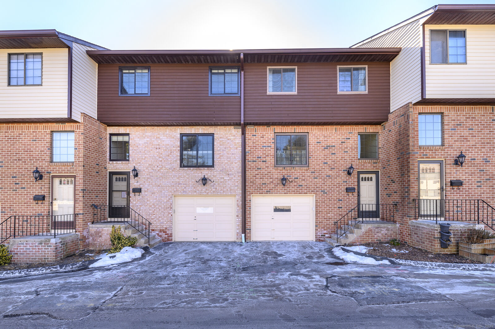 Property Photo:  237 Strawberry Hill Avenue Apt 8  CT 06902