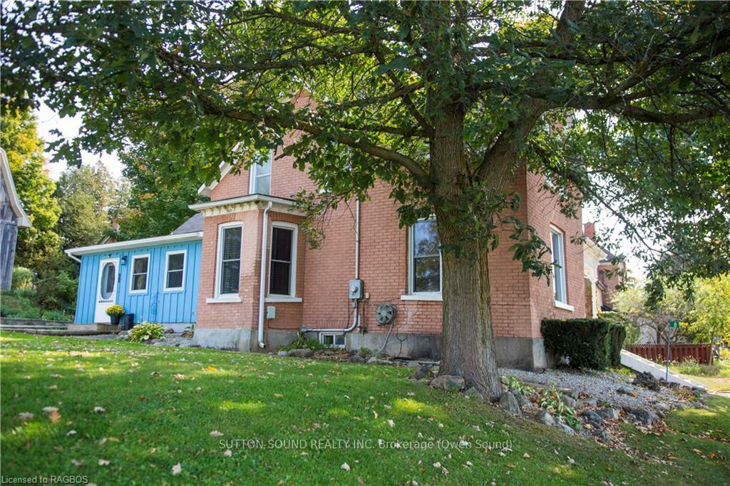 Property Photo: 8 Elizabeth Drive ON N0H 1A0