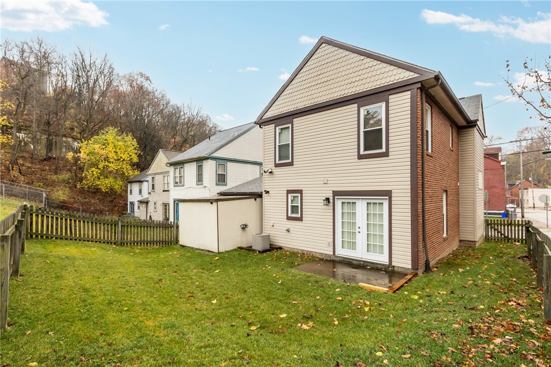 Property Photo:  2388 Irwin Ave  PA 15214 