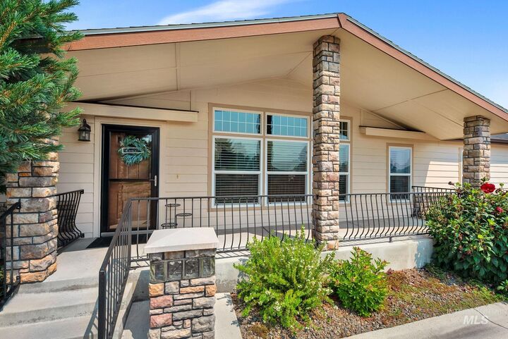 Property Photo: 421 S Curtis Rd 509 ID 83705