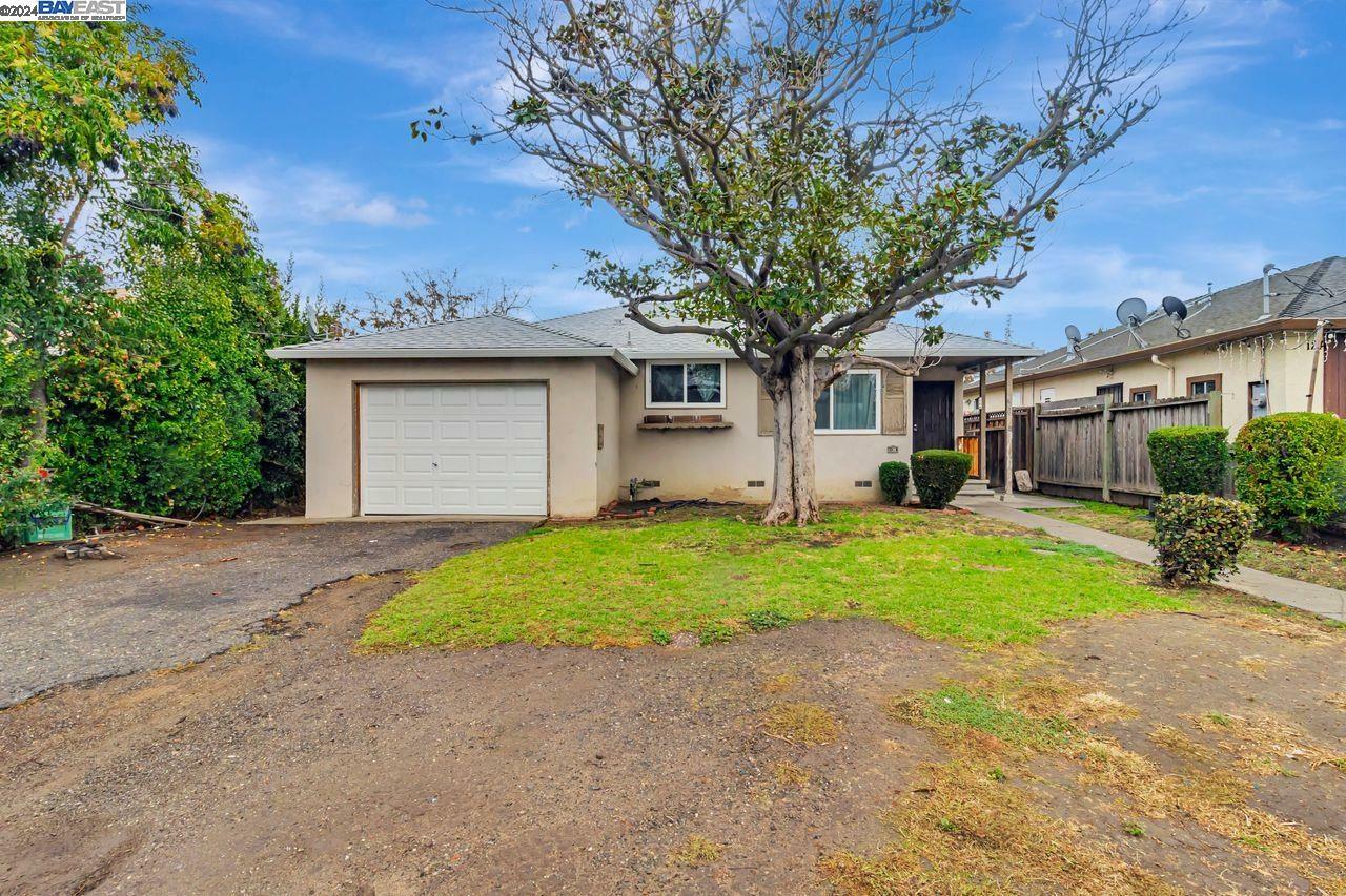 Property Photo:  128 Aster Way  CA 94303 