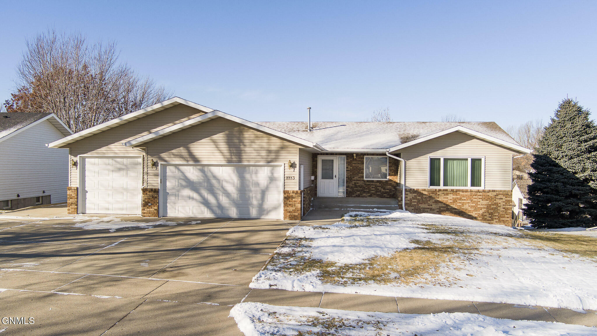 Property Photo:  1113 5th Avenue NE  ND 58554 