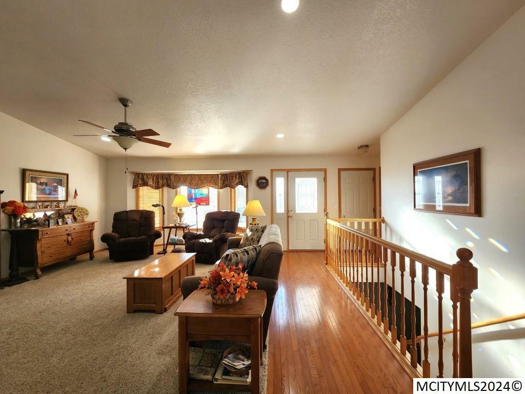 Property Photo:  2212 14th Ave N  IA 50428 