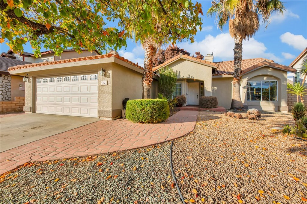 Property Photo:  3171 Angeleno Place  CA 93551 