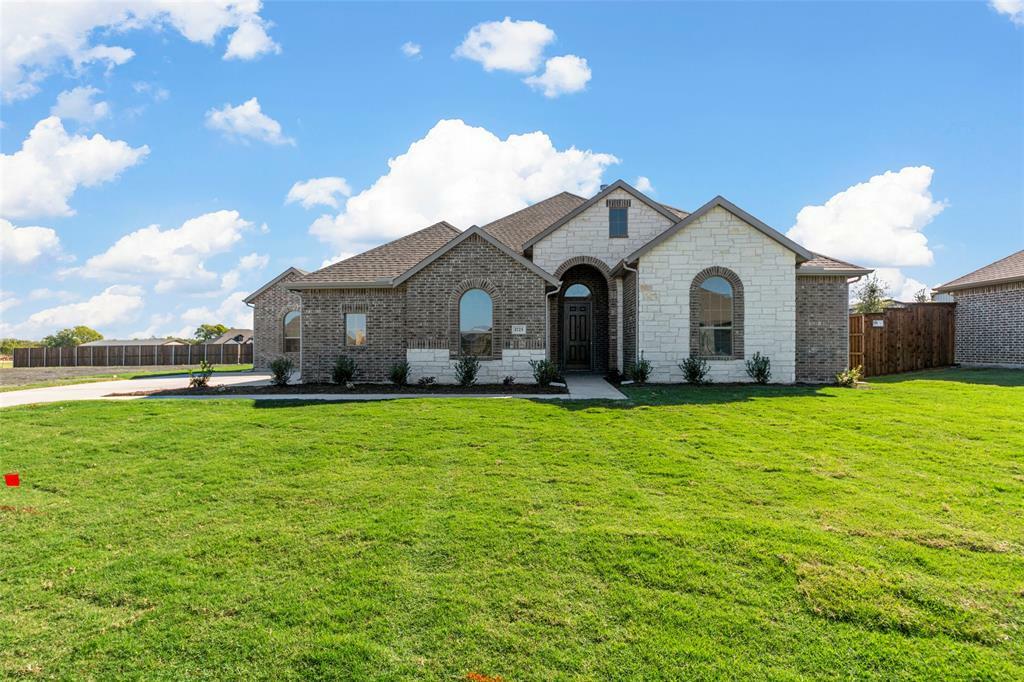 Property Photo: 1725 Meadowbrook Lane TX 75173