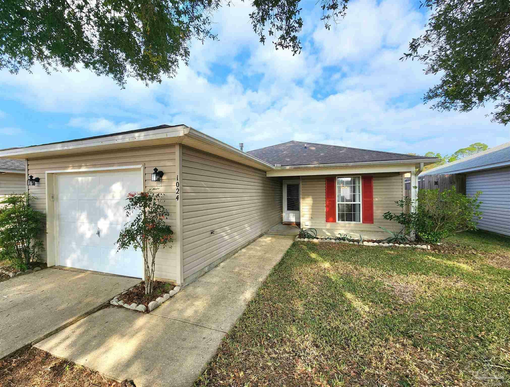 Property Photo:  1024 Antigua Cir  FL 32506 