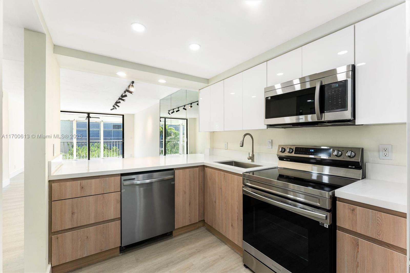 Property Photo: 367 S Federal Hwy A315 FL 33441