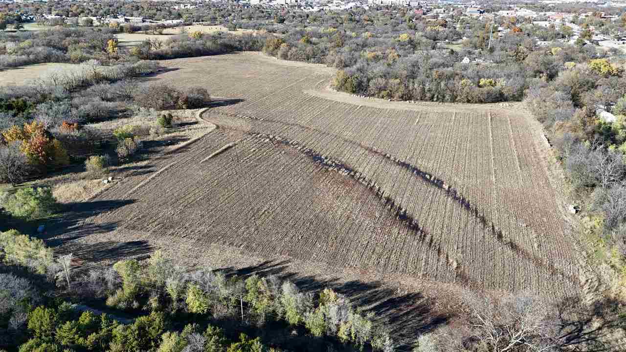 Property Photo: 208 W 22nd Avenue OK 74074