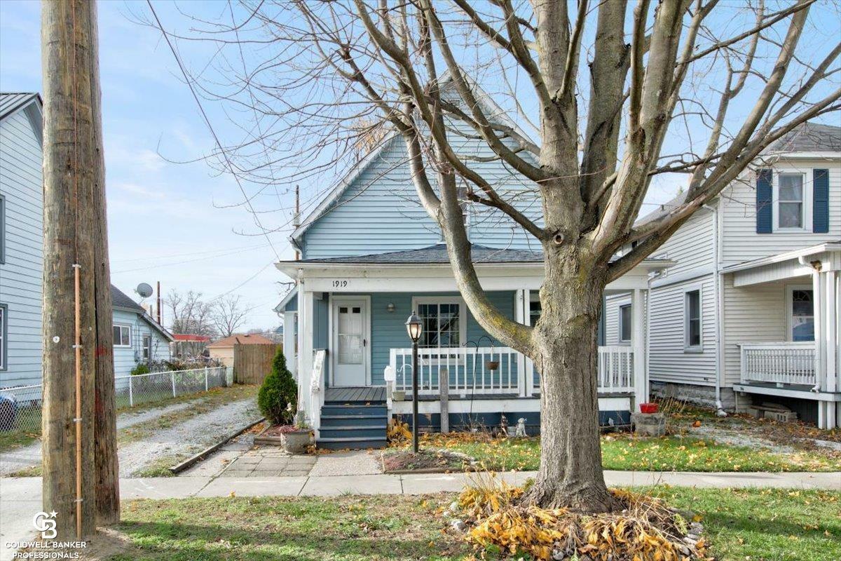 Property Photo:  1919 Elk Street  MI 48060 