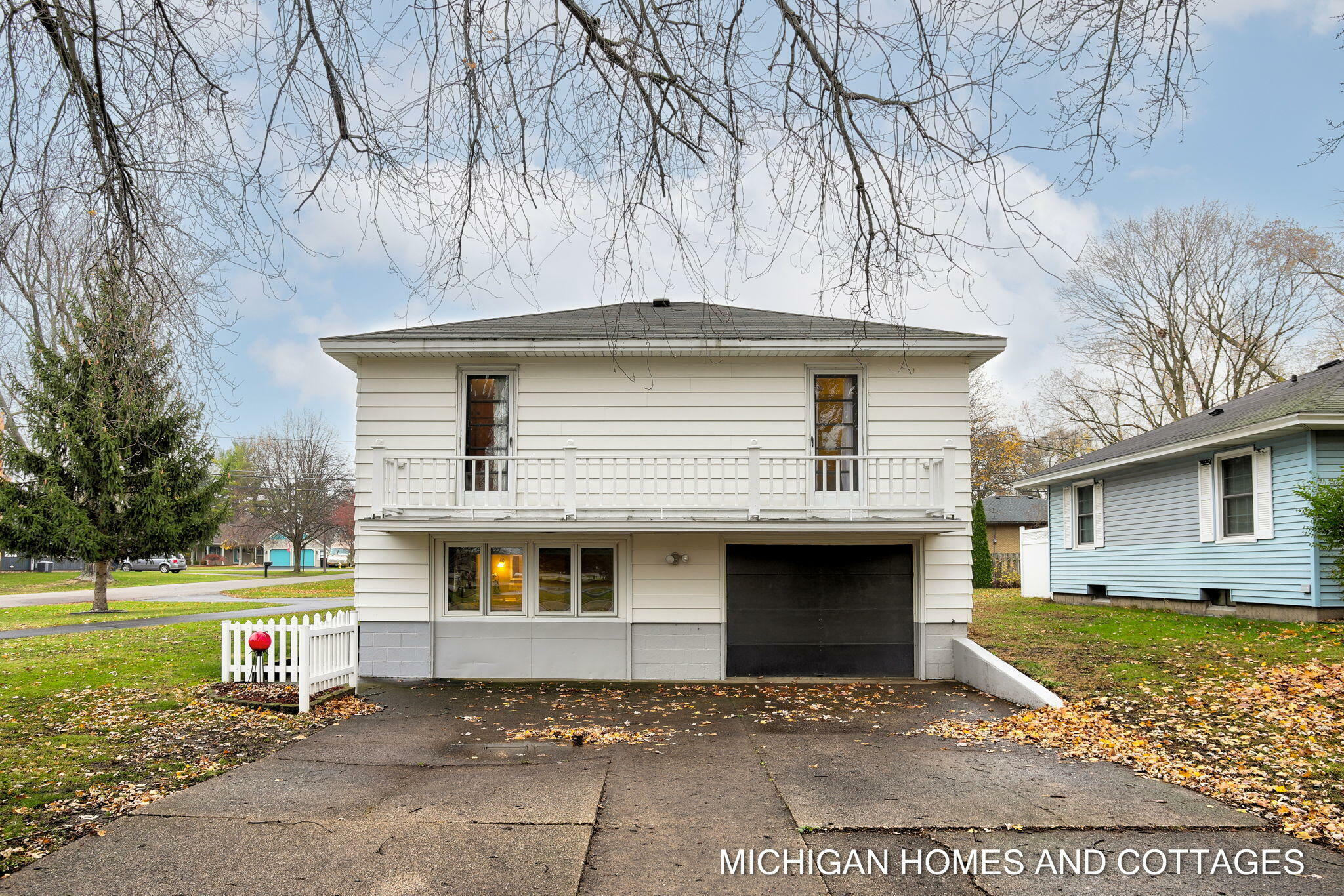 Property Photo:  894 E 10th Street  MI 49423 