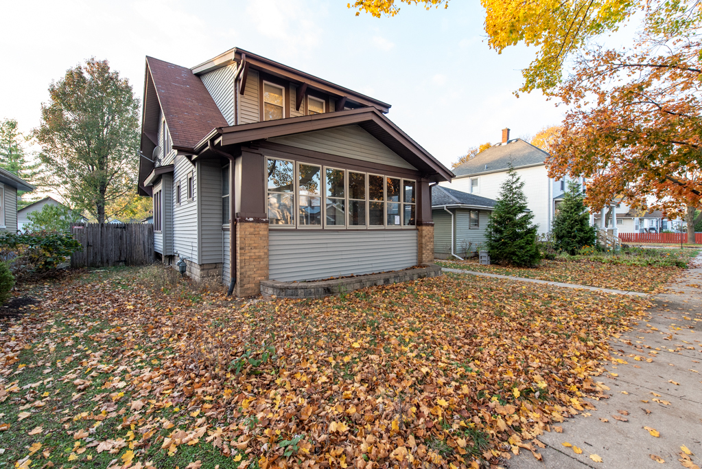 Property Photo:  108 S Fulton Avenue  IL 60085 