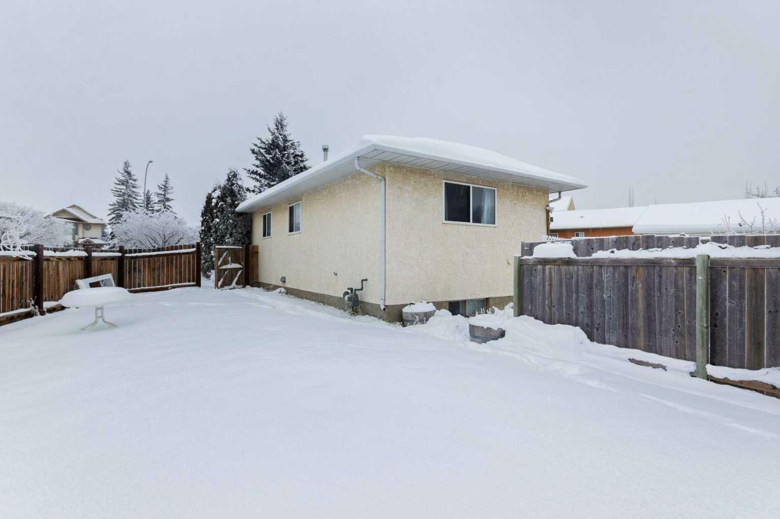 Property Photo:  353 Martindale Boulevard NE  AB T3J 3L3 