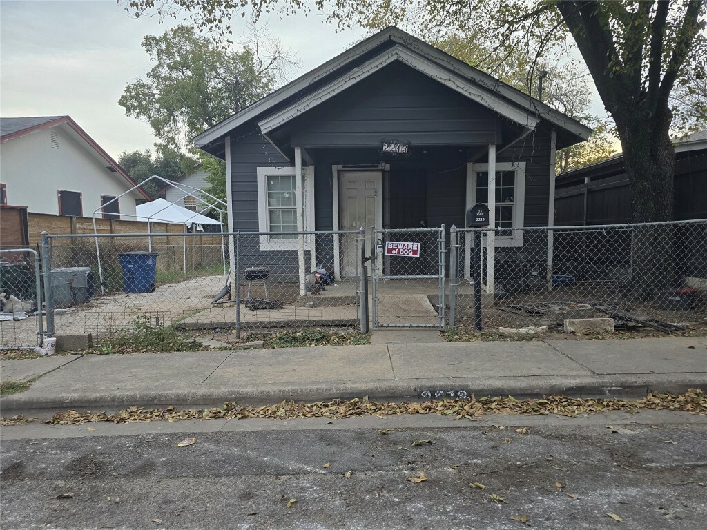 Property Photo:  2213 Santa Maria Street  TX 78702 