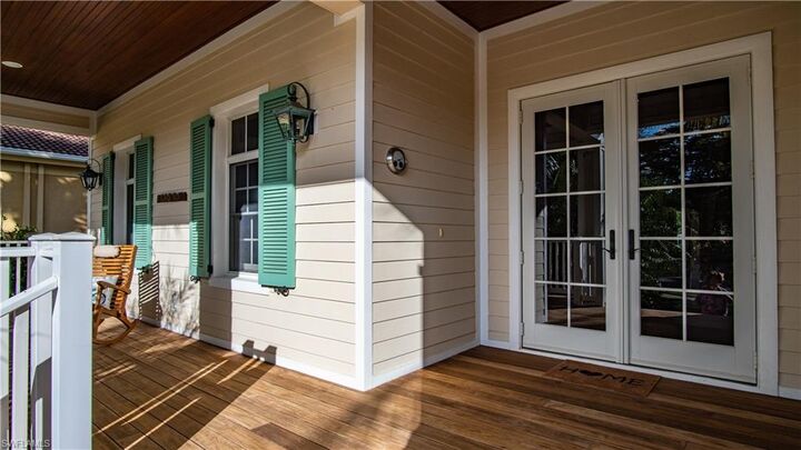 Property Photo:  725 W Lake Dr  FL 34102 