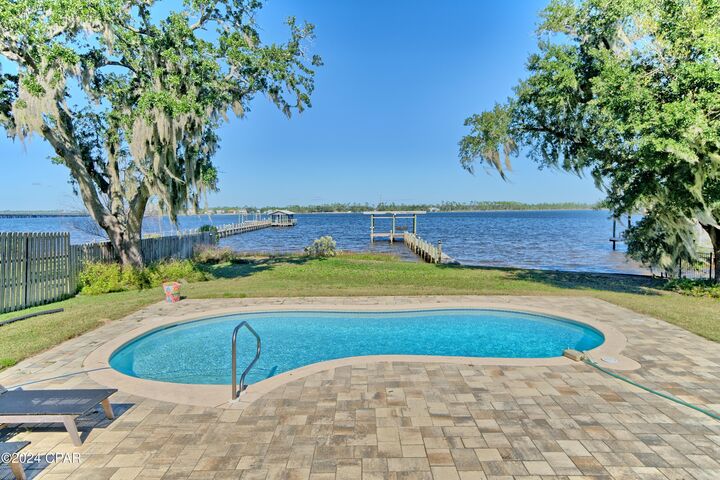 Property Photo:  700 E 2nd Street  FL 32444 