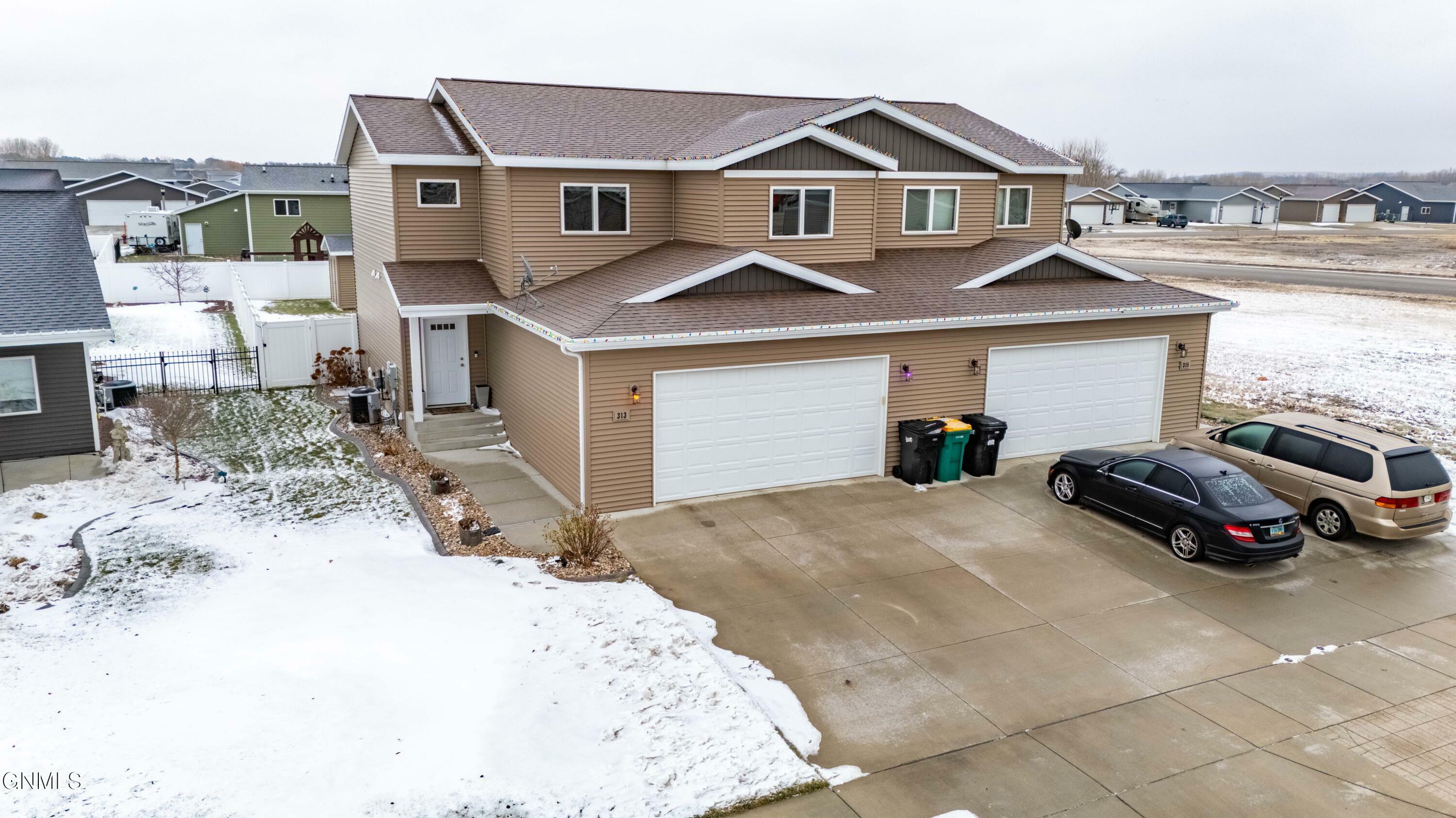 Property Photo:  313 Irvine Loop  ND 58504 