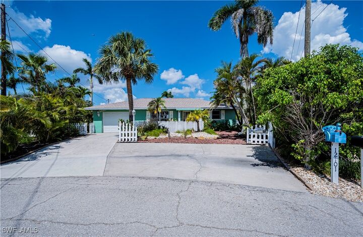 Property Photo:  12101 Moon Shell Drive  FL 33991 
