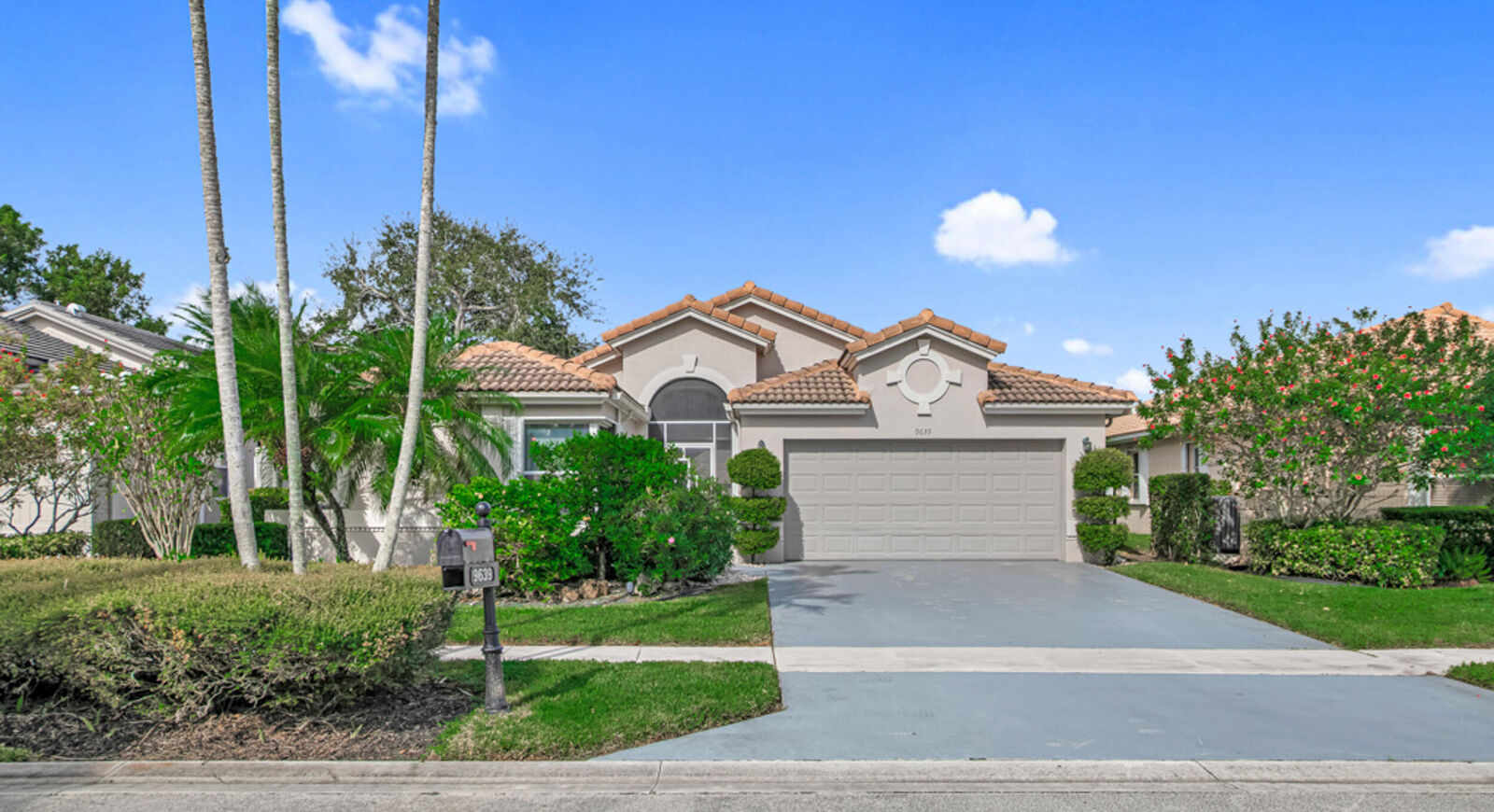Property Photo: 9639 Harbour Lake Circle FL 33437