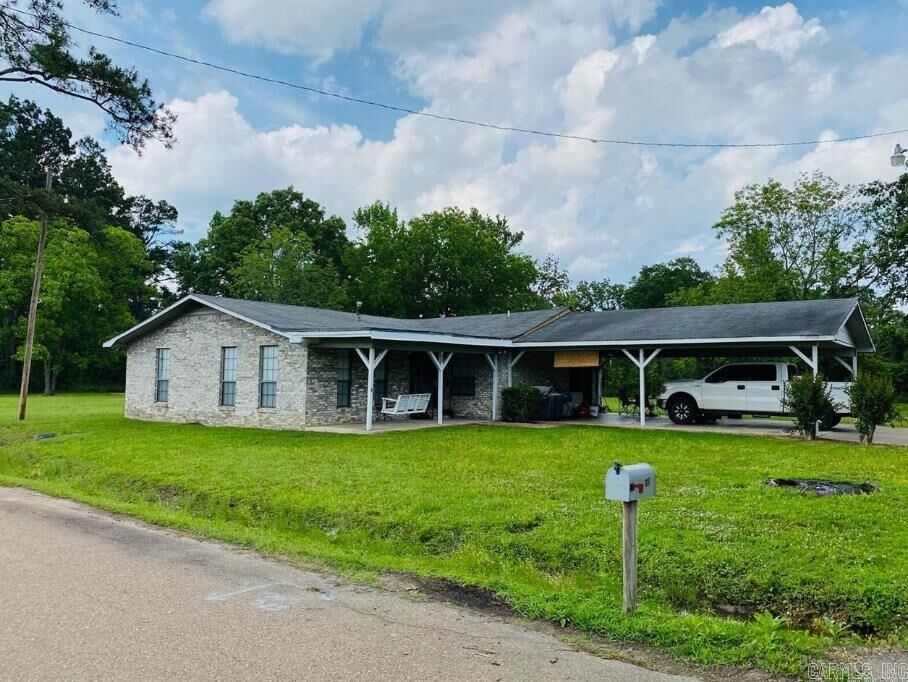 Property Photo:  260 N Walnut Street  AR 71720 