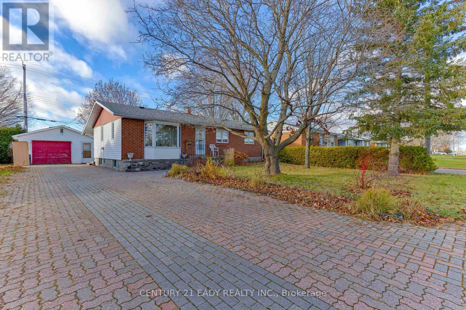 Property Photo:  508 Aberdeen Street  ON K7V 2G9 