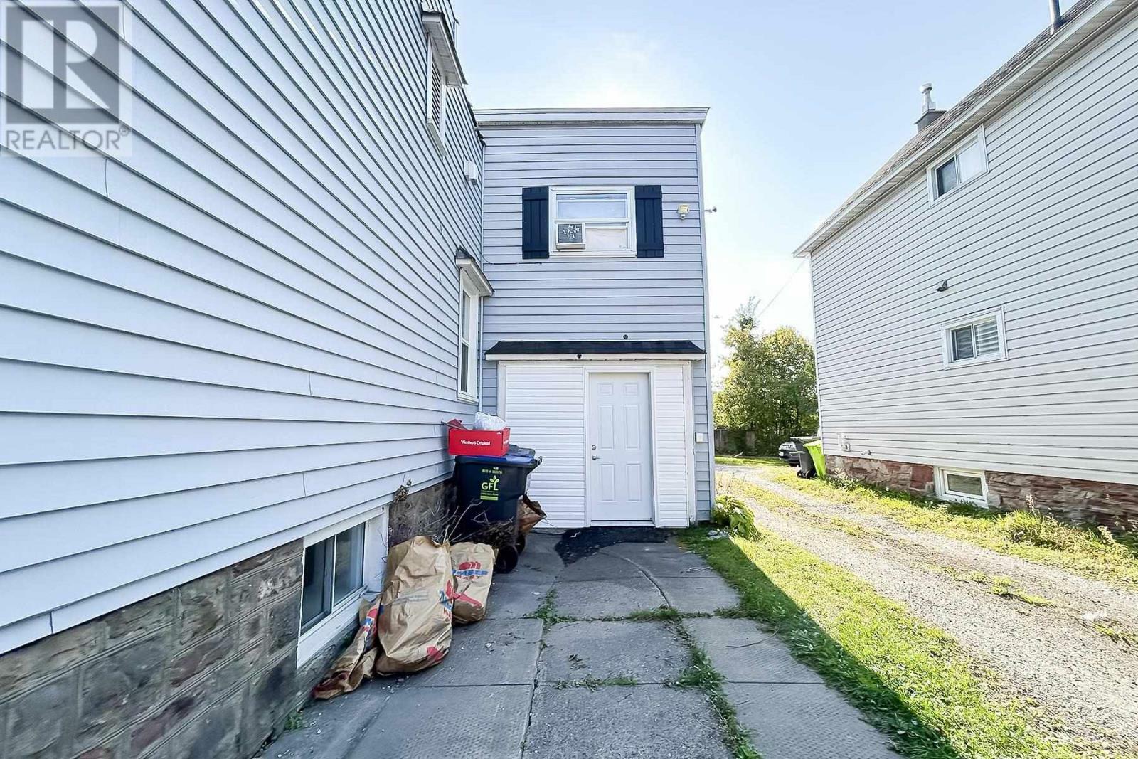 Property Photo:  449 Wellington St  ON P6A 2M1 