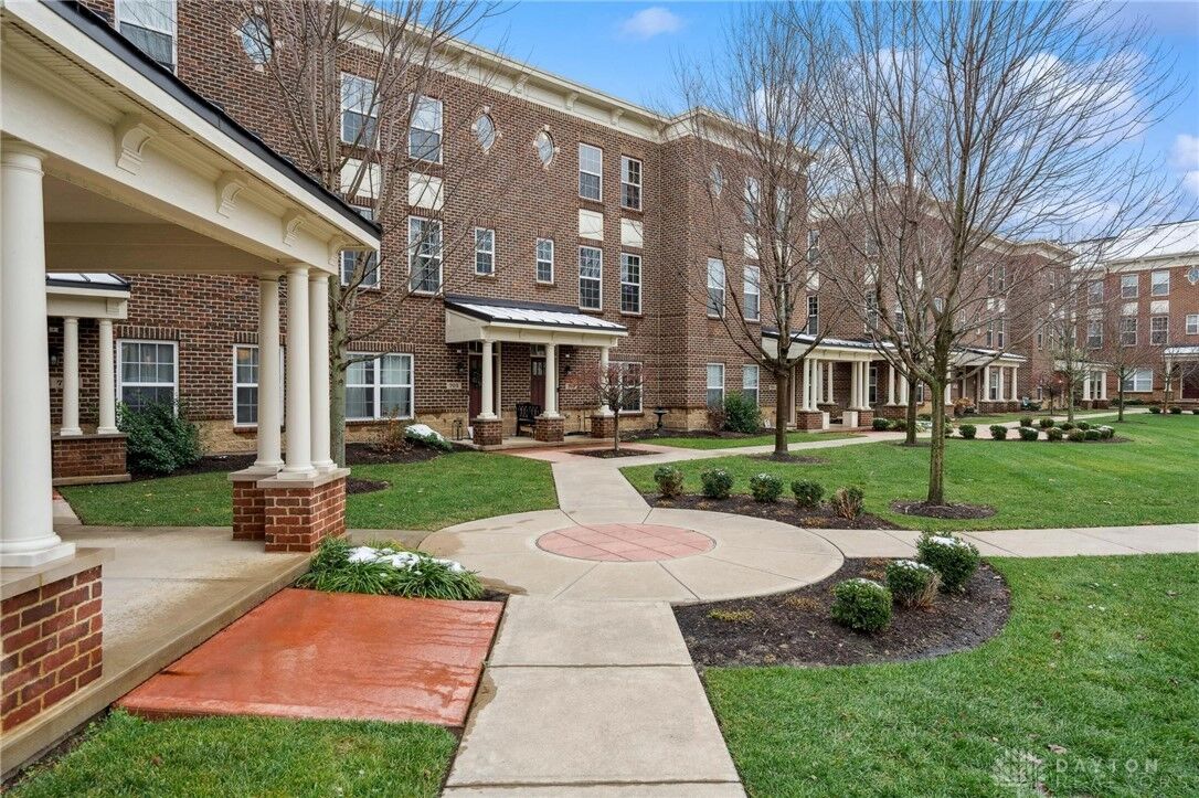 Property Photo:  702 Brownstone Row  OH 45066 