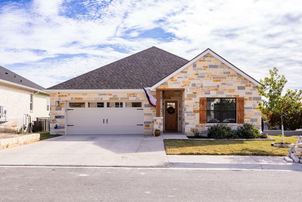 Property Photo:  1809 N Chateau Lane  TX 78028 