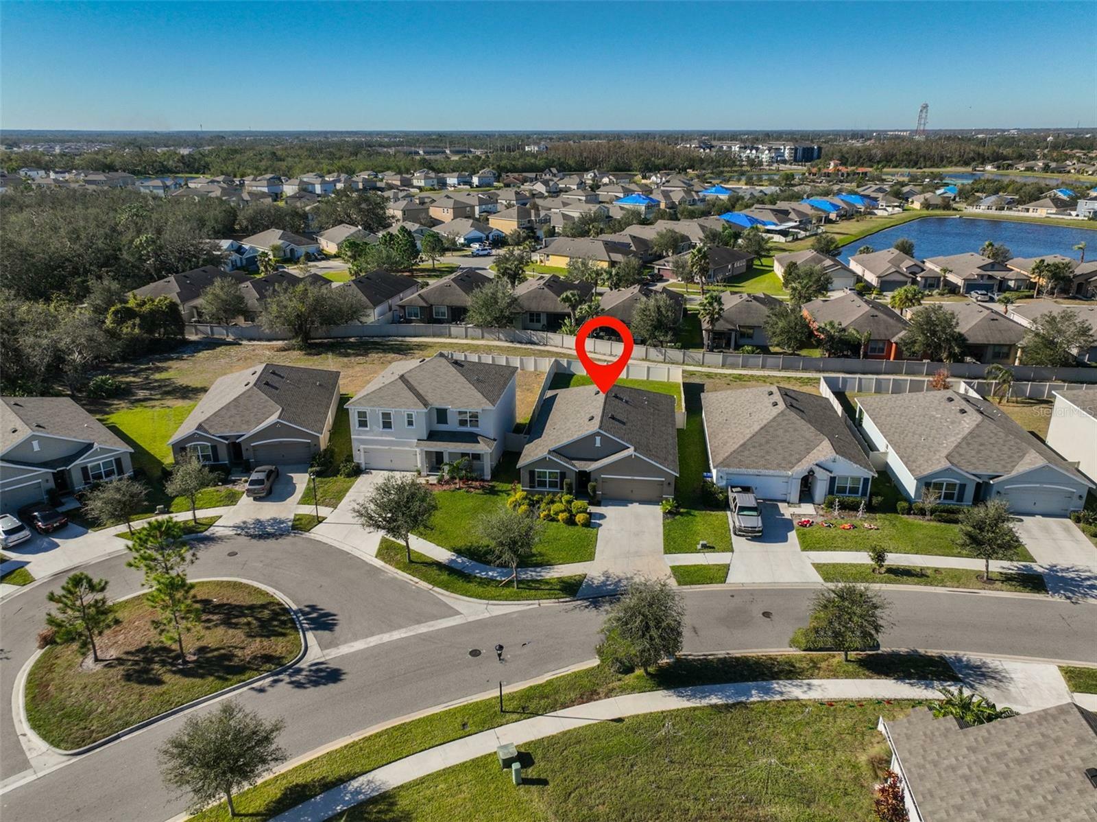 Property Photo:  16425 Little Garden Drive  FL 33598 