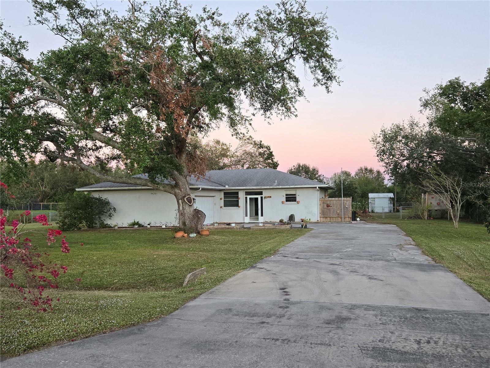 Property Photo:  2908 98th Avenue E  FL 34219 