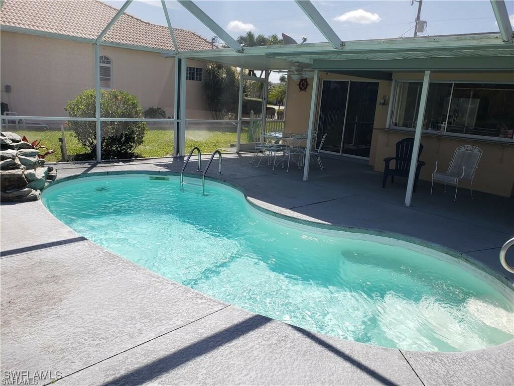 Property Photo:  1305 SE 21st Street  FL 33990 