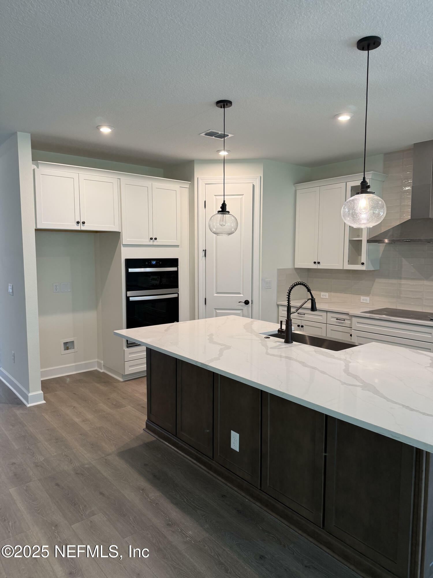 Property Photo: 1040 Creighton Road FL 32003