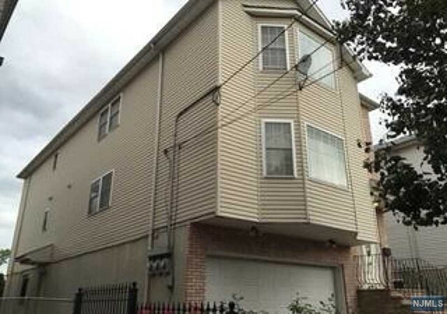 Property Photo:  115 Fabyan Place  NJ 07112 