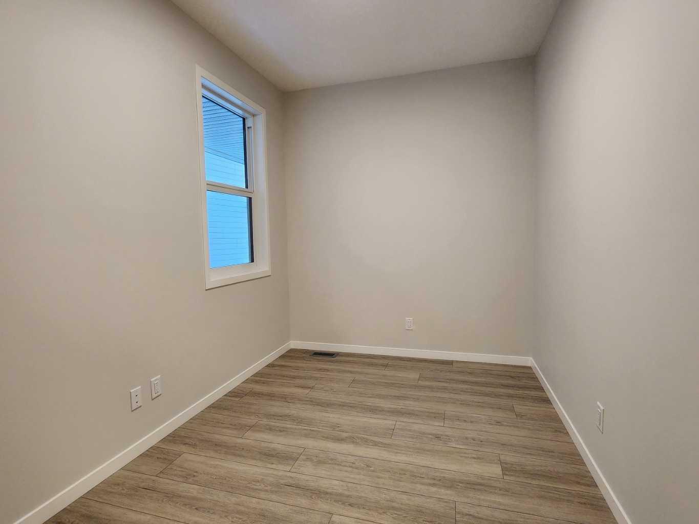 Property Photo:  193 Lucas Place NW  AB T3P 2E6 