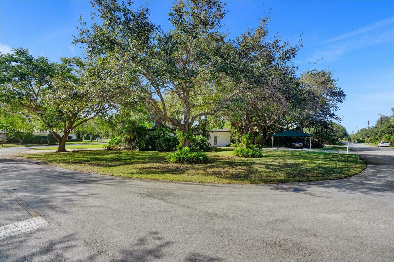 Property Photo:  9860 SW 140th St  FL 33176 