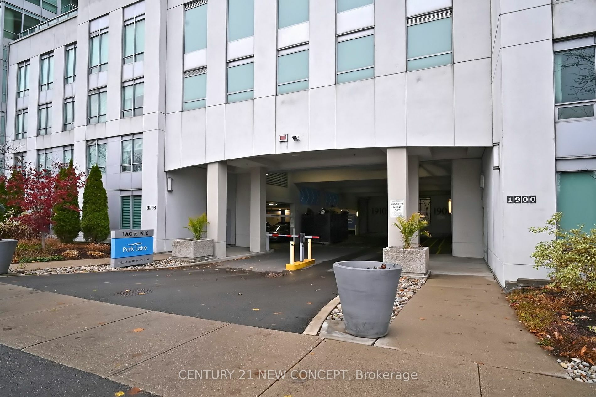 Photo de la propriété:  1900 Lake Shore Blvd W 704  ON M6S 1A4 