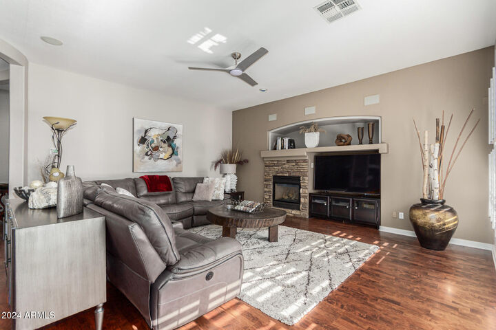 Property Photo: 2733 W Glenhaven Drive AZ 85045