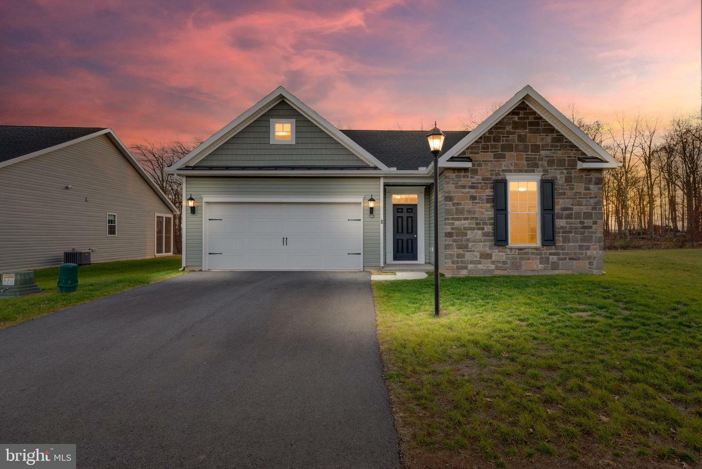 Property Photo:  3 Osprey Court  PA 17325 