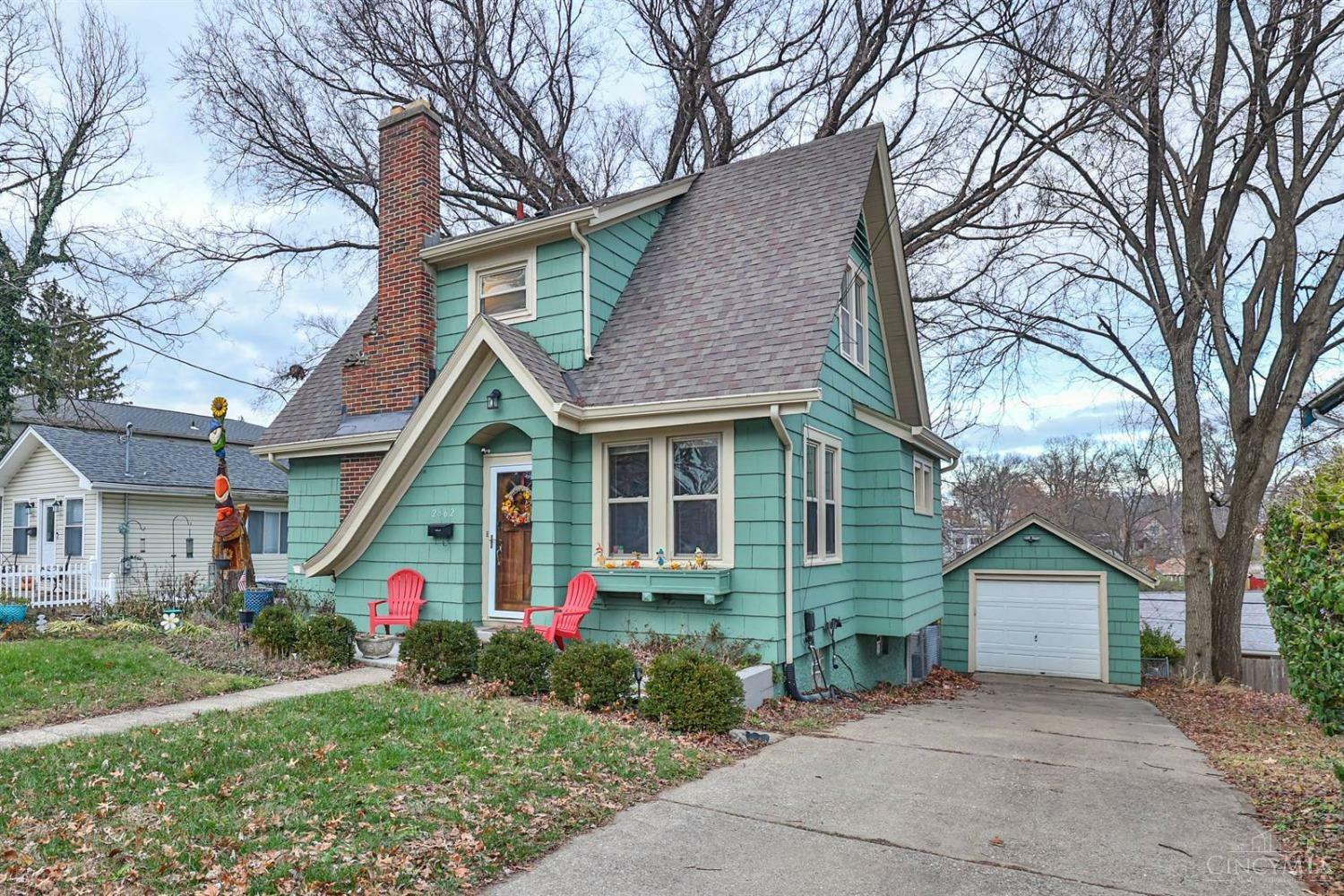 Property Photo:  2862 Losantiville Avenue  OH 45213 