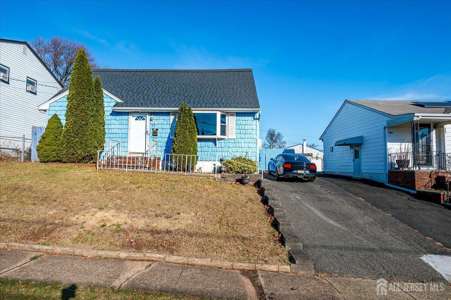 Property Photo:  255 E George Place E  NJ 08830 