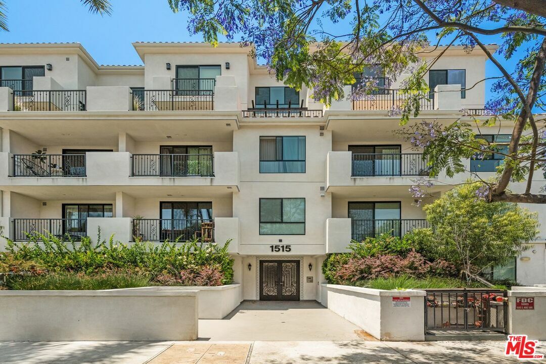 1515  S Holt Ave #304  Los Angeles CA 90035 photo