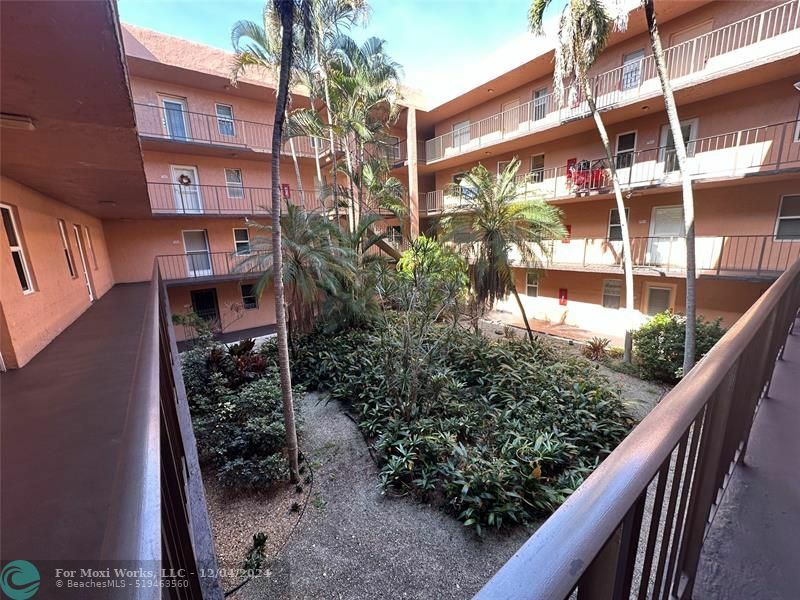 Property Photo:  2861 Somerset Dr 203  FL 33311 