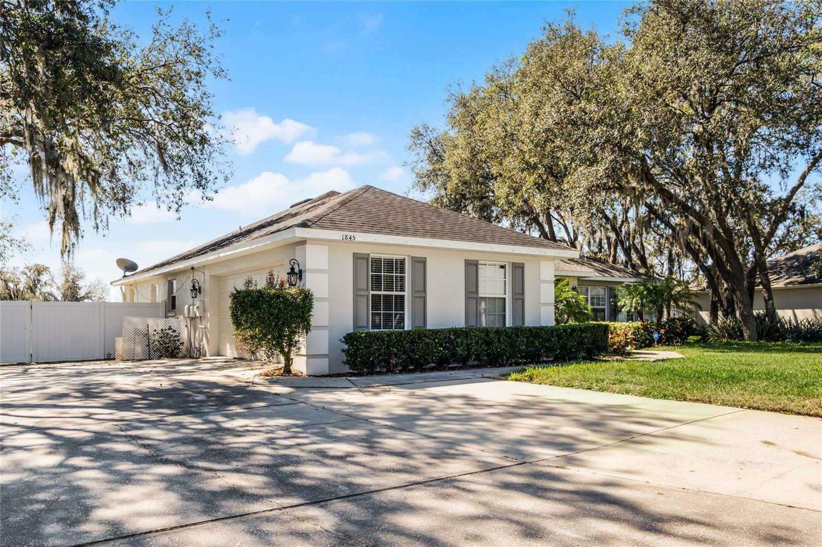 Property Photo:  1845 Farrington Drive  FL 33809 