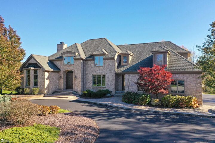 8246 Pine Hollow Court  Grand Blanc MI 48439 photo