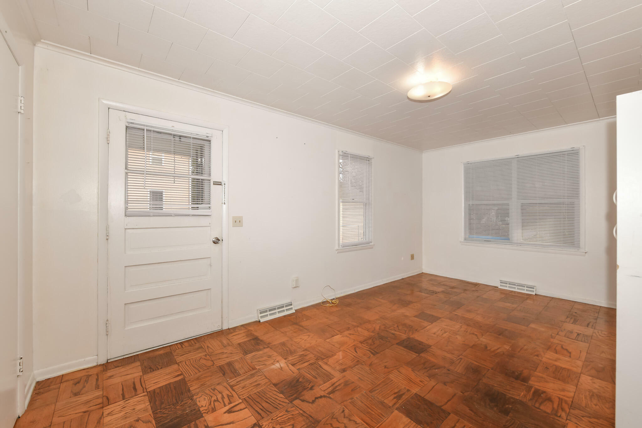 Property Photo:  814 Ann St  WI 53115 