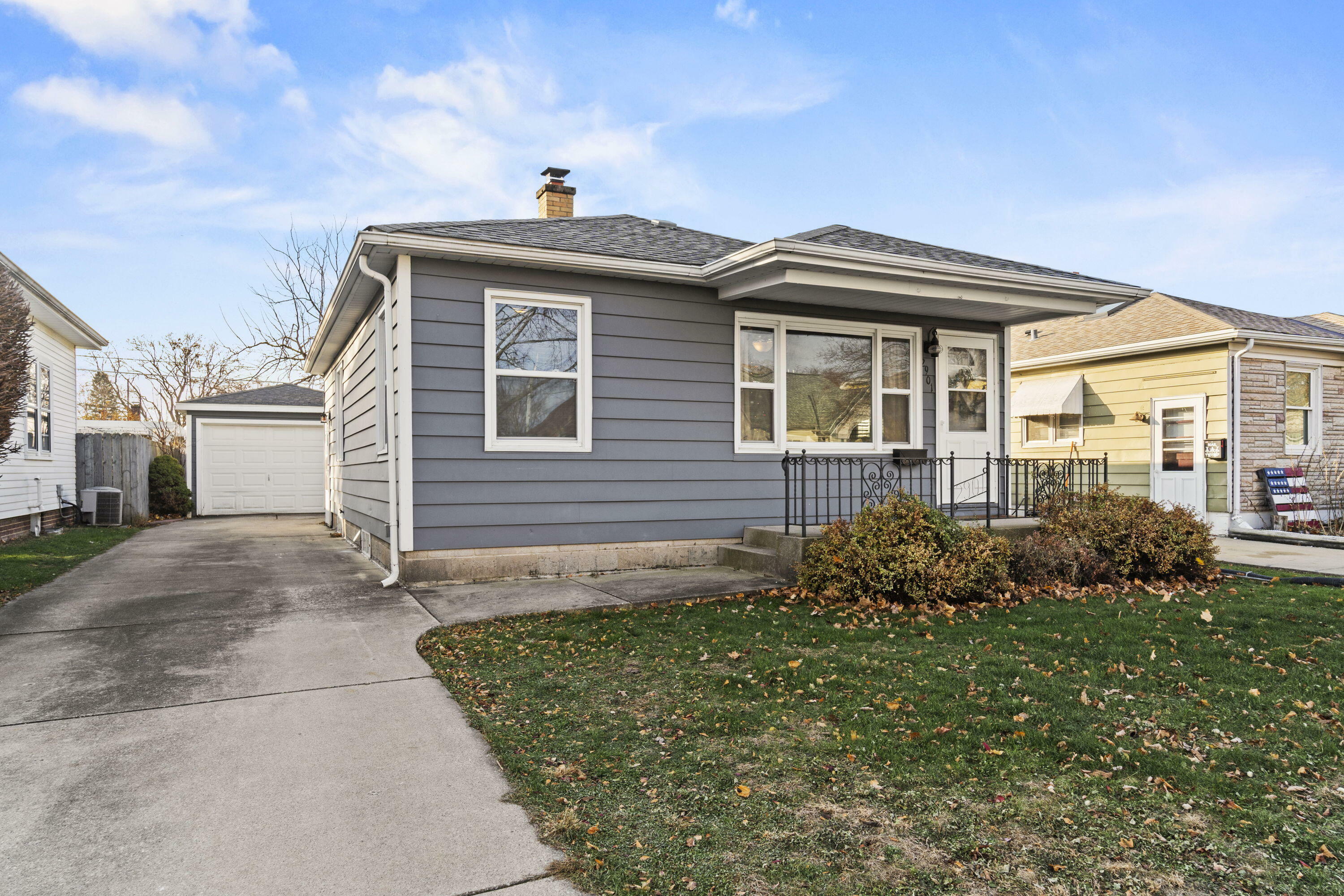 Property Photo:  2901 Gillen St  WI 53403 